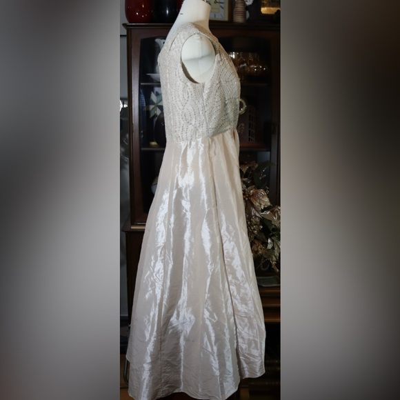 R&M Richards champagne colored hi-lo dress, size 12 - Picture 5 of 16